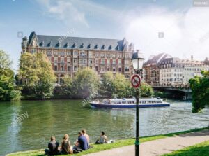 Picnic en las orillas del río Ill en Estrasburgo